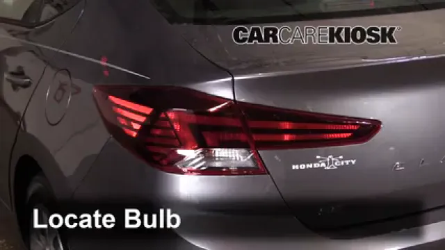 2019 Hyundai Elantra SE 2.0L 4 Cyl. Éclairage Feu clignotant arrière (remplacer l'ampoule)